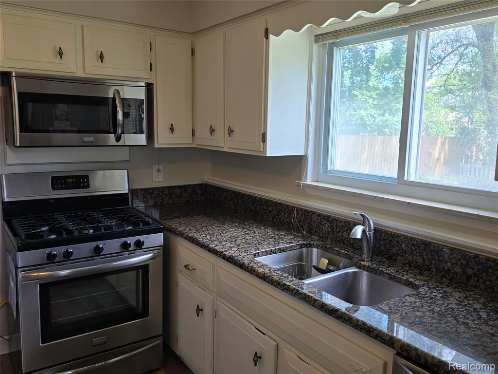 4663 Ziegler Street, Dearborn Heights, MI 48125 — Photo 8