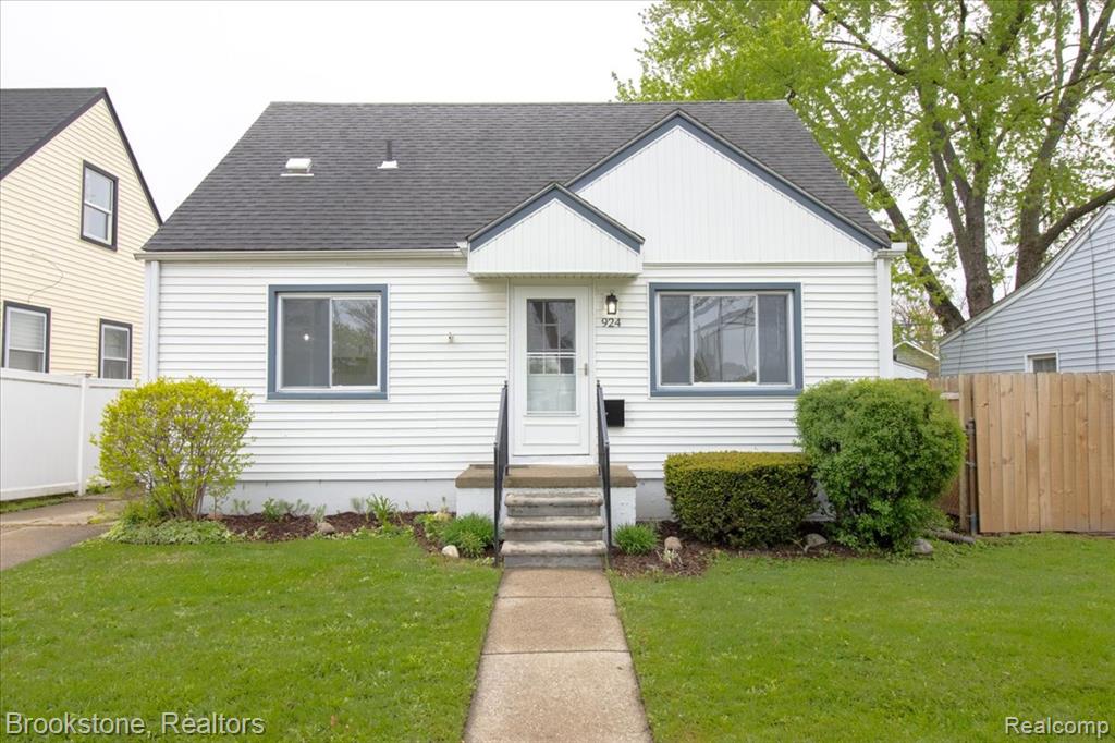 924 E Otis Avenue, Hazel Park, MI 48030 — Photo 34
