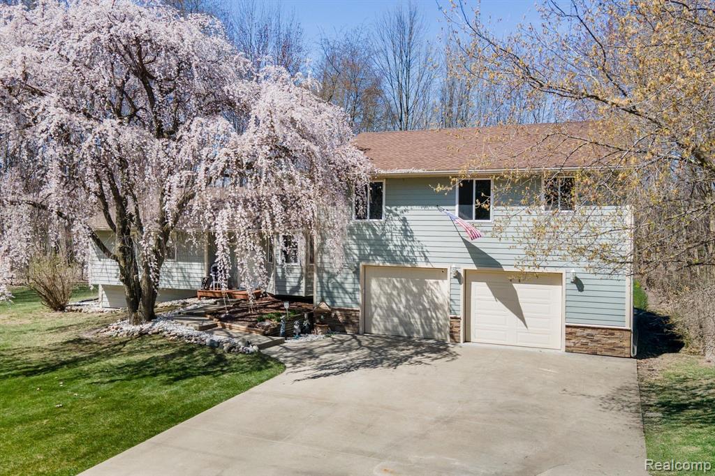 8660 SARGENT Road, Fowlerville, MI 48836 — Photo 3