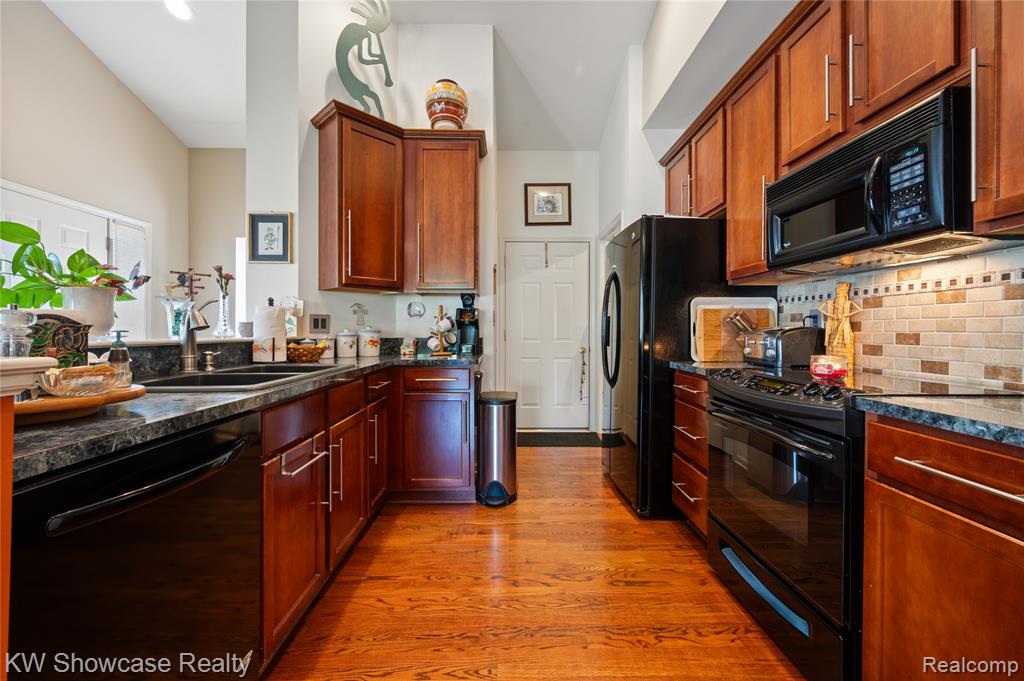 727 Mill Pointe Drive, 16, Milford, MI 48381 — Photo 5