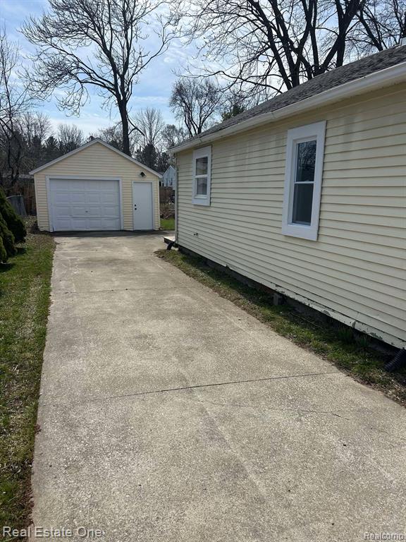 6044 PEARL Street, Burton, MI 48509 — Photo 2