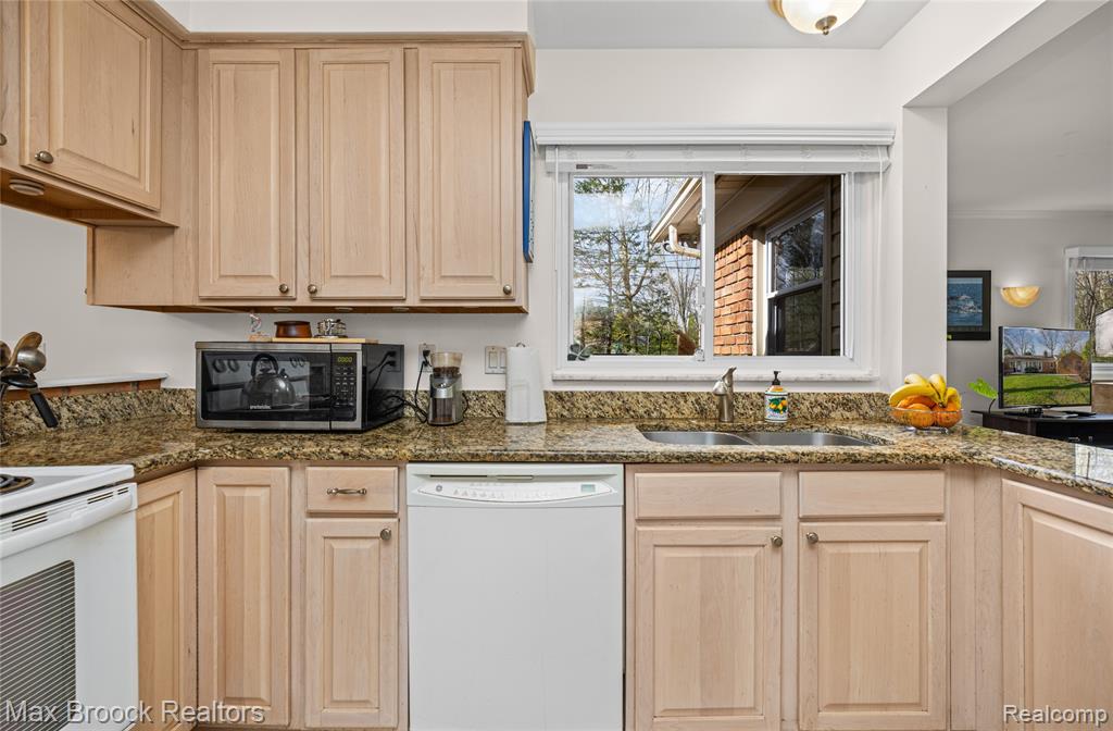 4550 Patrick Road, West Bloomfield, MI — Photo 9
