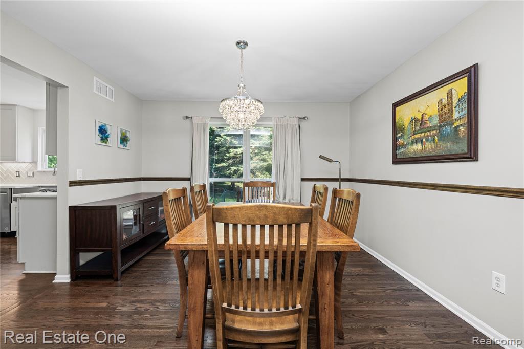 7570 Greenway Lane, West Bloomfield, MI 48324 — Photo 17