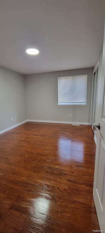 568 E DALLAS Avenue, Madison Heights, MI 48071 — Photo 15