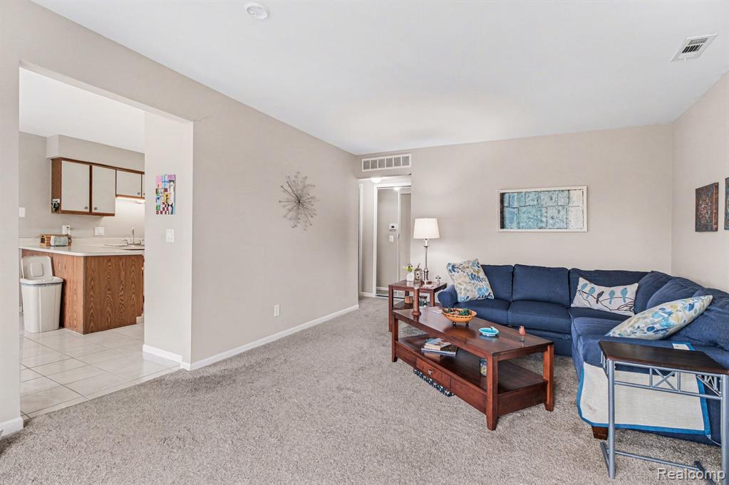 946 Country Club Drive, Saint Clair Shores, MI 48082 — Photo 4