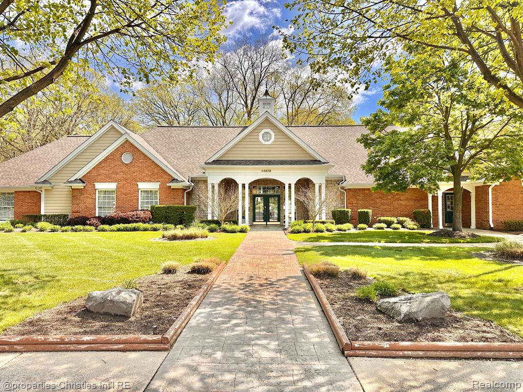 4235 BERKSHIRE Drive, Sterling Heights, MI 48314 — Photo 27