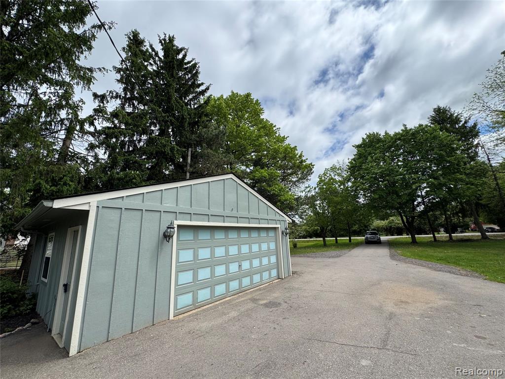4448 Pleasant Valley Road, Brighton, MI 48114 — Photo 7