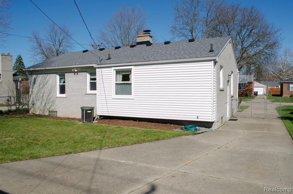 9819 WESTMORE Street, Livonia, MI 48150 — Photo 4