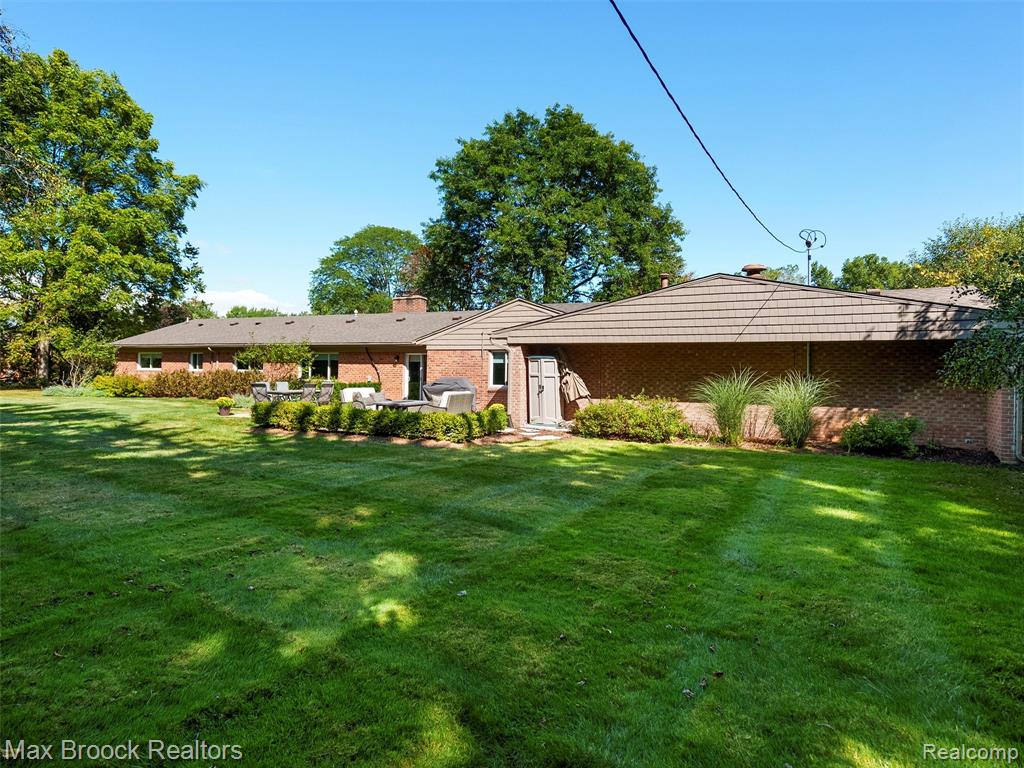 4740 Burnley Drive, Bloomfield Hills, MI 48304 — Photo 48