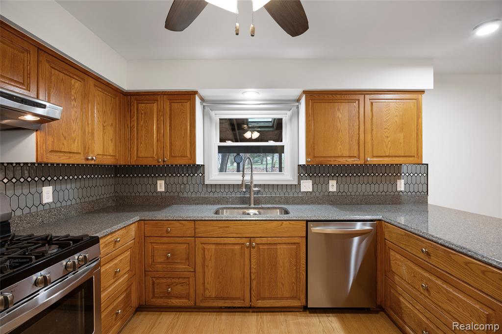 360 Arbor Pine Drive, Ortonville, MI 48462 — Photo 3