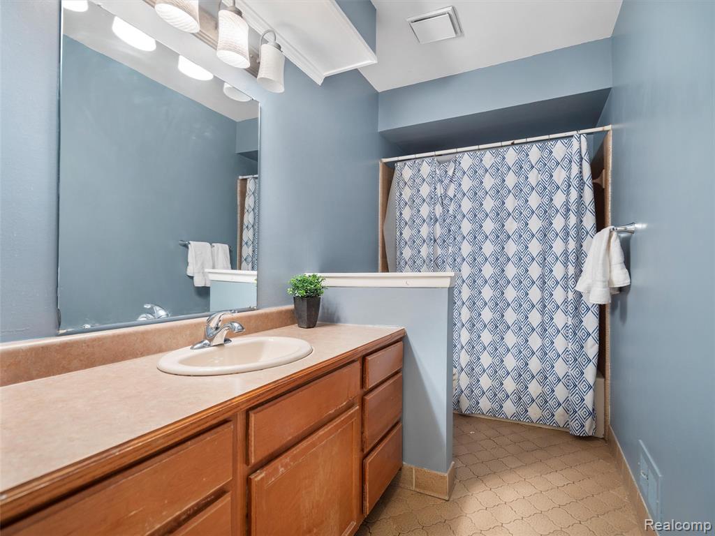 890 Darwin Place Court, Rochester Hills, MI 48307 — Photo 17