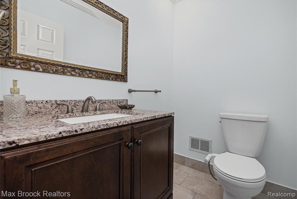 6240 Wynford Drive, West Bloomfield, MI — Photo 28