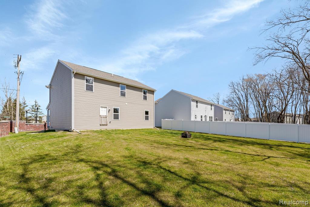 6006 BURTON ESTATES Drive, Burton, MI 48519 — Photo 37