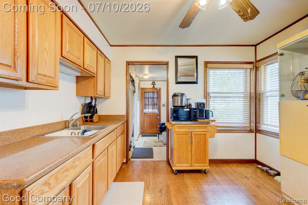520 E Hudson Avenue, Madison Heights, MI 48071 — Photo 7