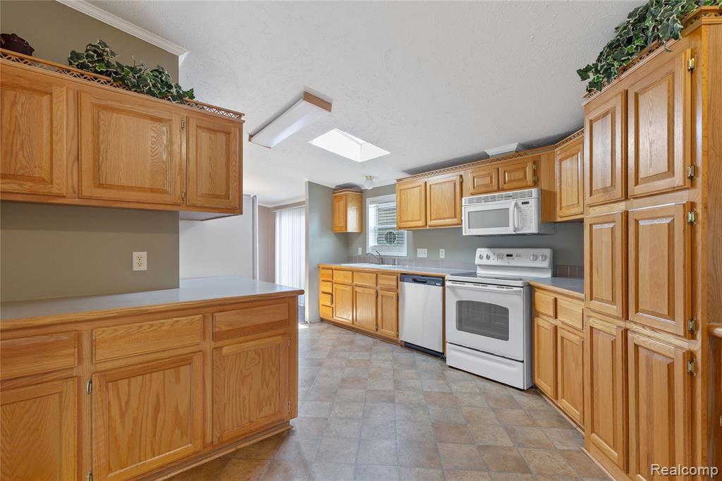 4472 Wynnwood Drive, Howell, MI 48843 — Photo 3