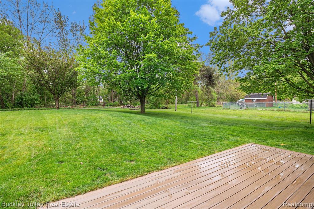 55755 PONTIAC TRAIL Court, New Hudson, MI 48165 — Photo 19