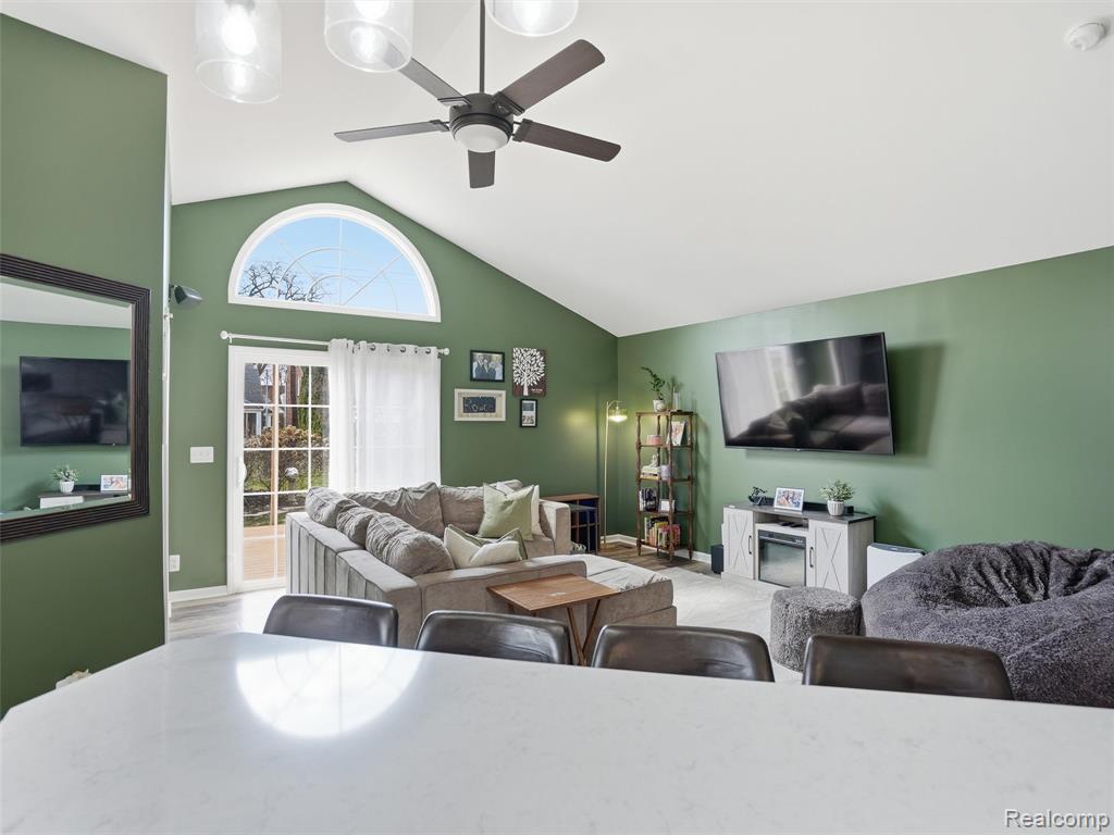 2073 Lochmoor Boulevard, Grosse Pointe Woods, MI 48236 — Photo 17