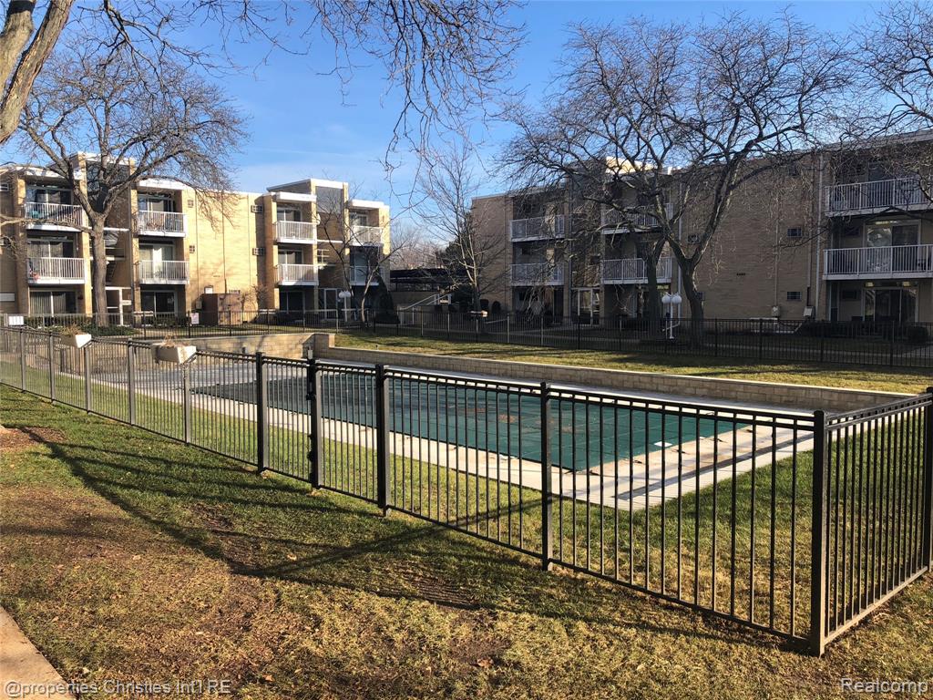 4917 Crooks Road, Royal Oak, MI, 48073