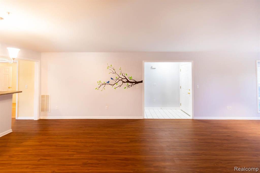 28460 CARLTON WAY Drive, Novi, MI 48377 — Photo 9