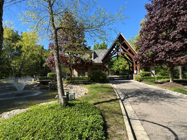 8250 Stoney Creek Drive, South Lyon, MI 48178 — Photo 48
