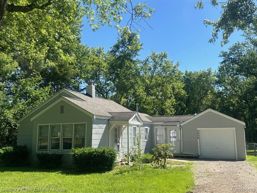 5424 ORMOND Road, White Lake, MI 48383 — front exterior