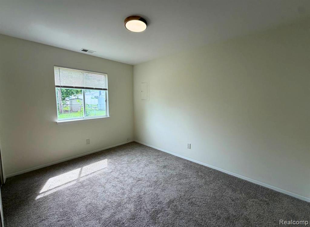 8468 Beatrice, Westland, MI — Photo 22