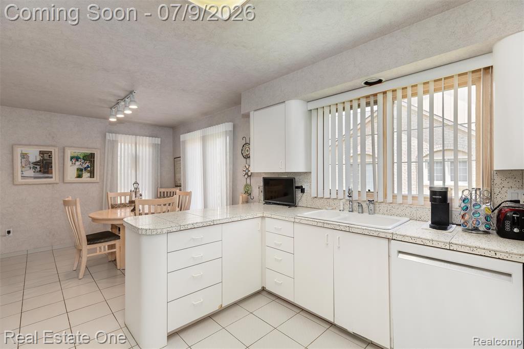 6273 Celeste Road, West Bloomfield, MI — Photo 12