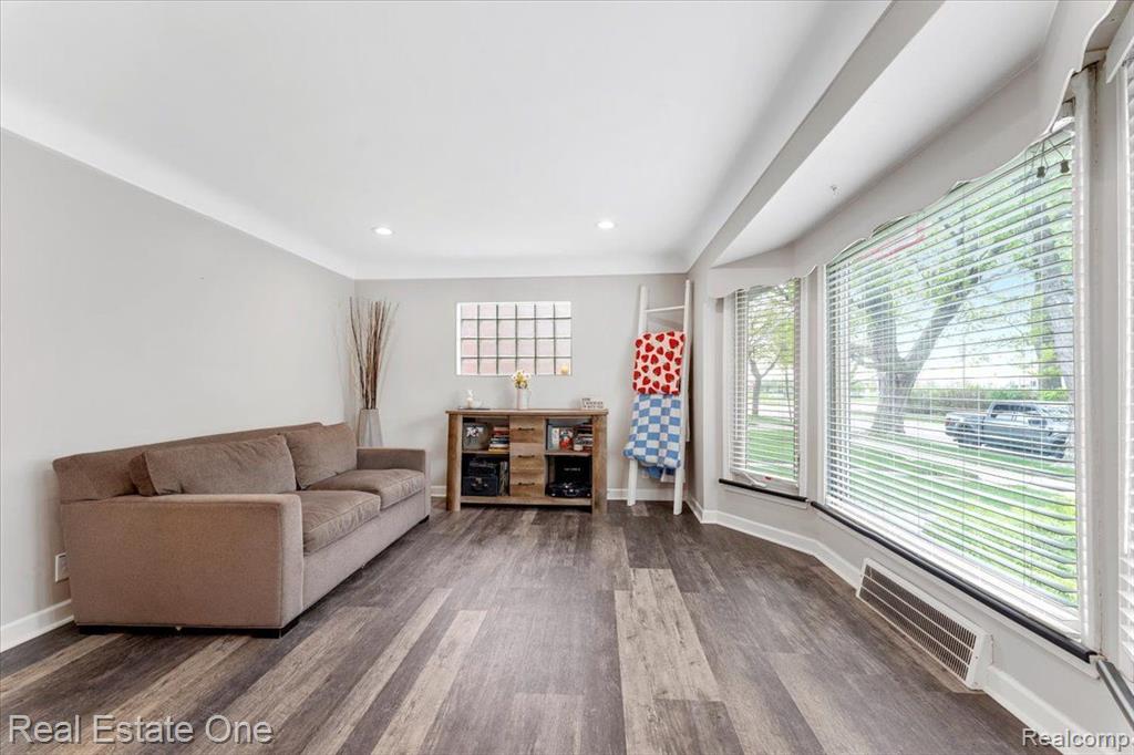 6350 KING Avenue, Allen Park, MI 48101 — Photo 3
