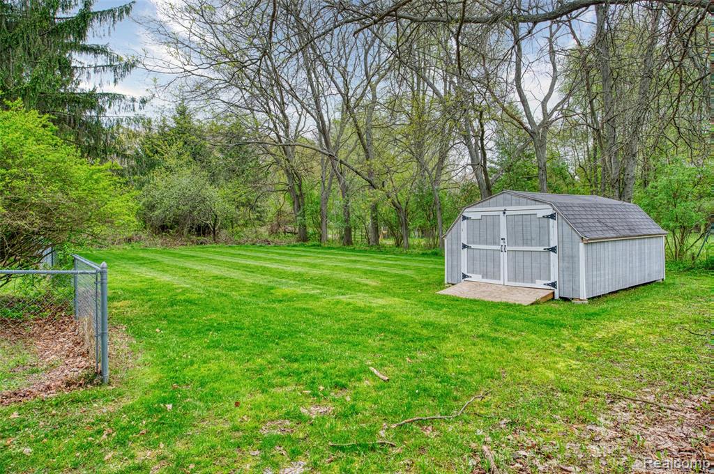 8077 Hunter Road, Bath, MI 48808 — Photo 21