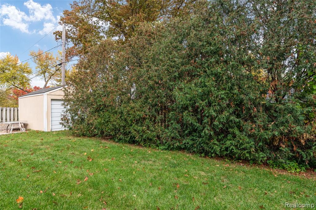 4245 Bunker Avenue, West Bloomfield, MI 48323 — Photo 28