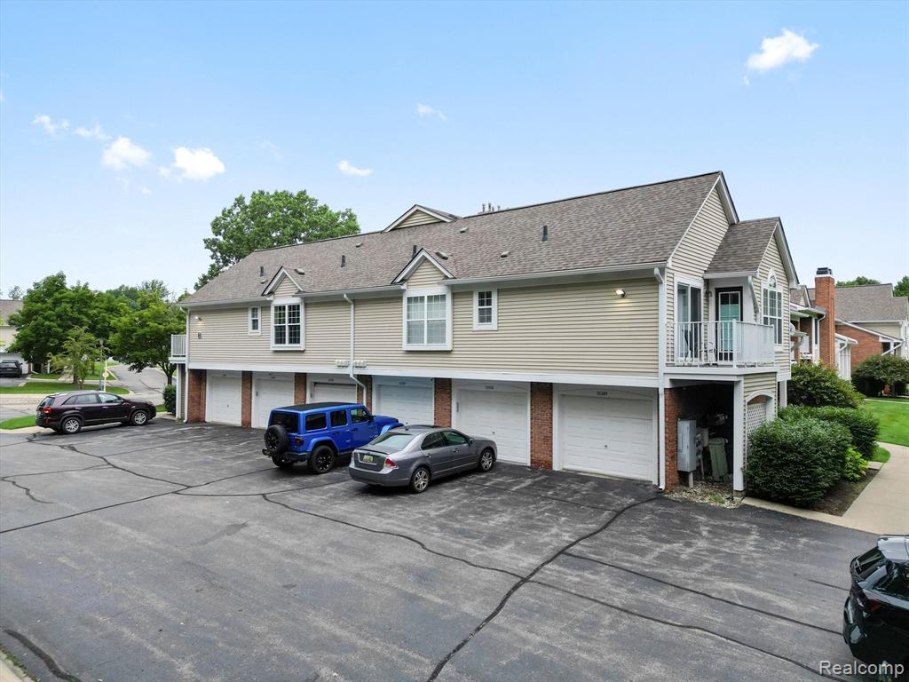 56404 CHESAPEAKE Trail, Shelby Twp, MI 48316 — Photo 2