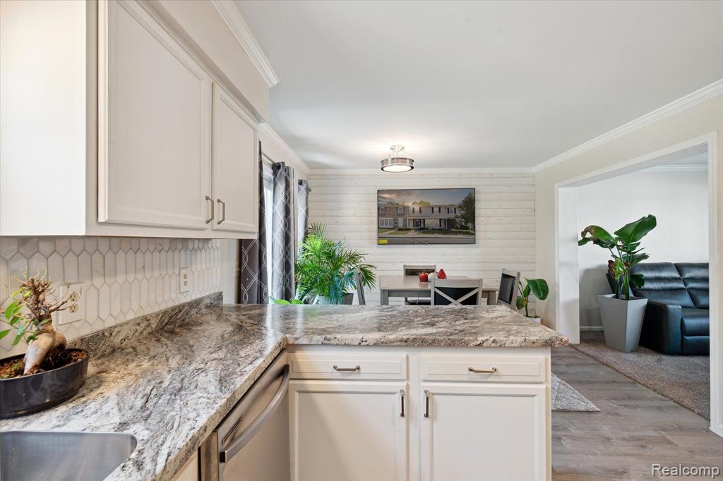 13365 LAKE POINT Boulevard, Belleville, MI 48111 — Photo 23