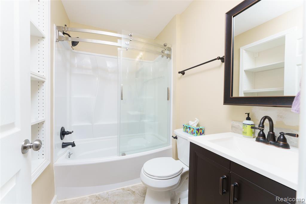 5670 Fowlerville Road, Fowlerville, MI 48836 — Photo 19