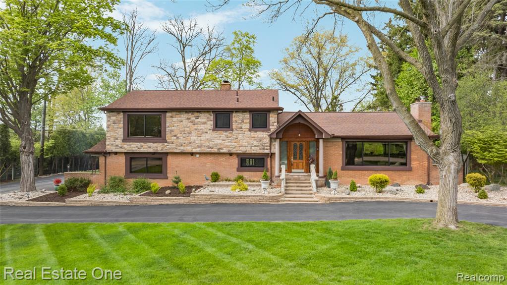 26336 Pillsbury Street, Farmington, MI 48334 — Photo 2