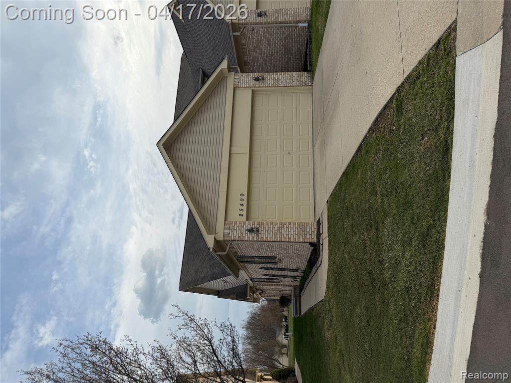 25499 Wyngate Court, Flat Rock, MI 48134 — front exterior