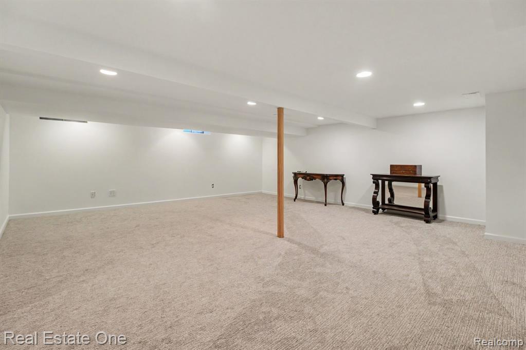 5963 Barnstable Court, West Bloomfield, MI — Photo 29