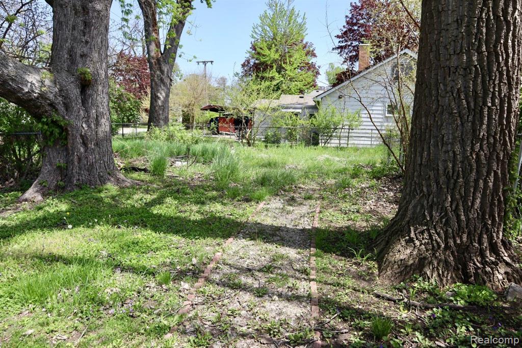 1833 CASS LAKE Road, Keego Harbor, MI 48320 — Photo 20