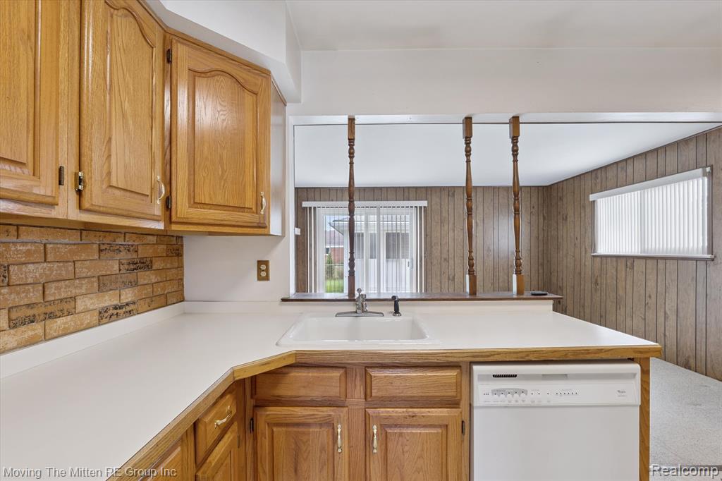 6484 Huntleigh Street, Garden City, MI — Photo 15