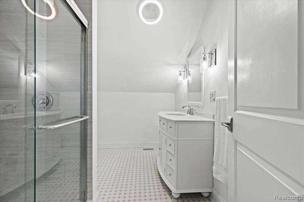 8393 BOULDER SHORES Drive, South Lyon, MI 48178 — Photo 38
