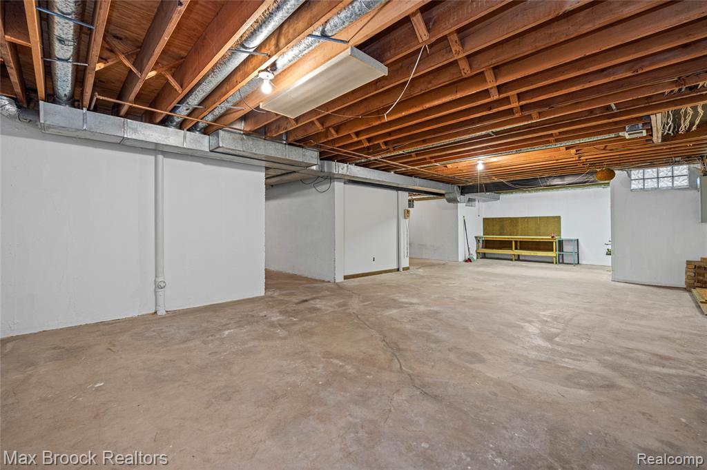 32674 Bingham Lane, Bingham Farms, MI 48025 — Photo 56