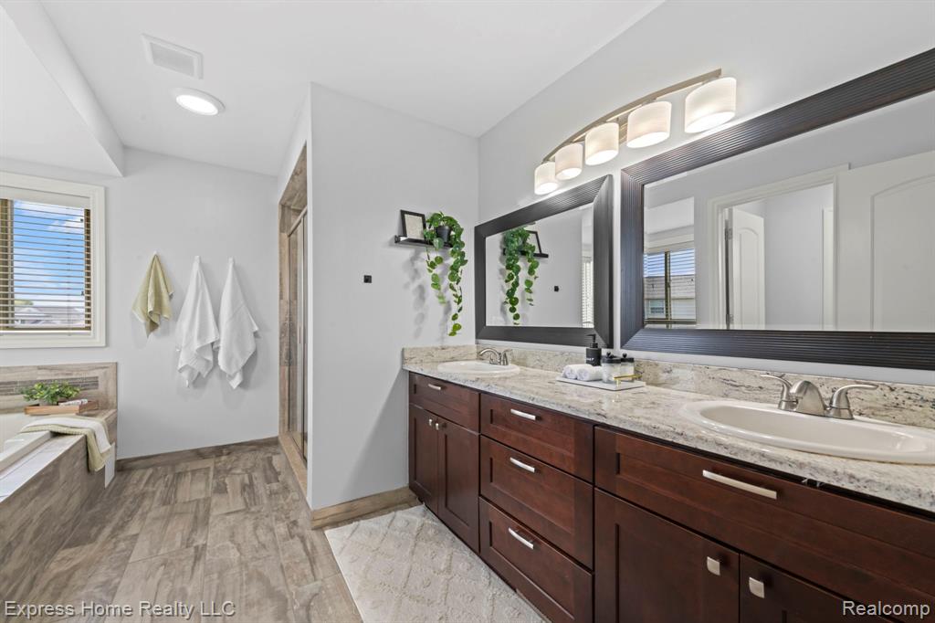 56713 Peach Tree Lane, Macomb, MI 48042 — Photo 17