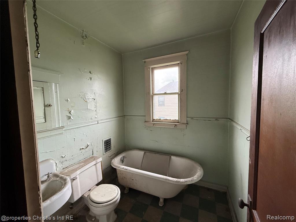 2259 Saint Clair Street, Detroit, MI 48214 — Photo 12