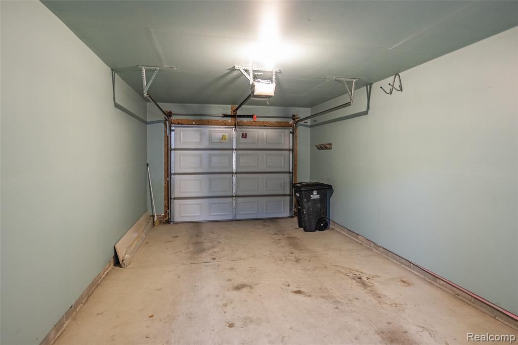 332 Marigold Circle, Westland, MI — Photo 20