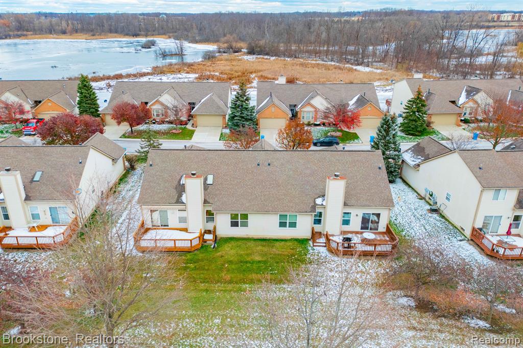265 SHORE BROOK Lane, Walled Lake, MI 48390 — Photo 33