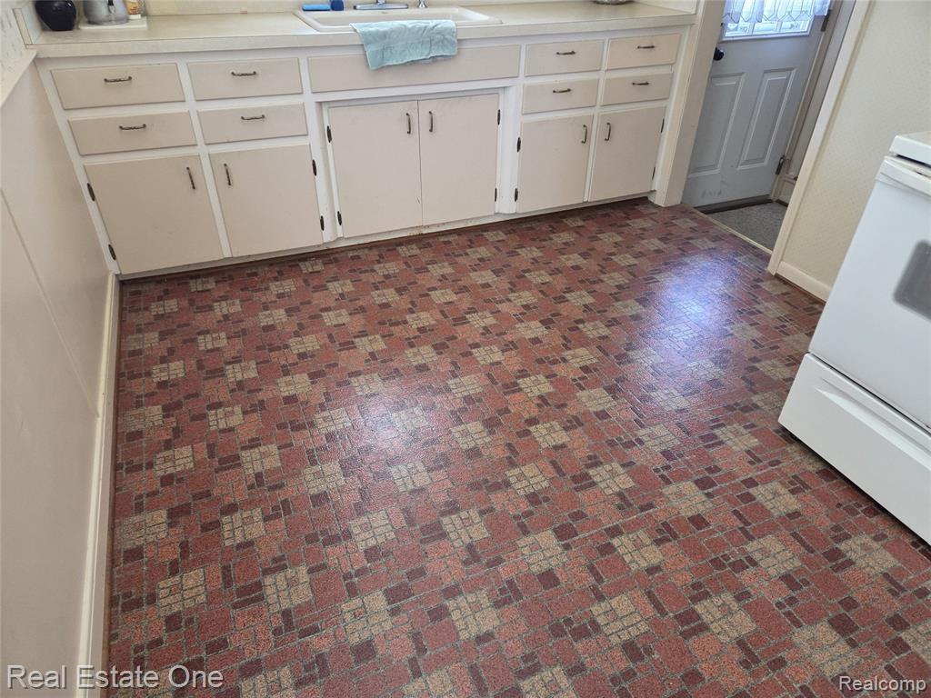 7946 McKinley Street, Taylor, MI 48180 — Photo 10