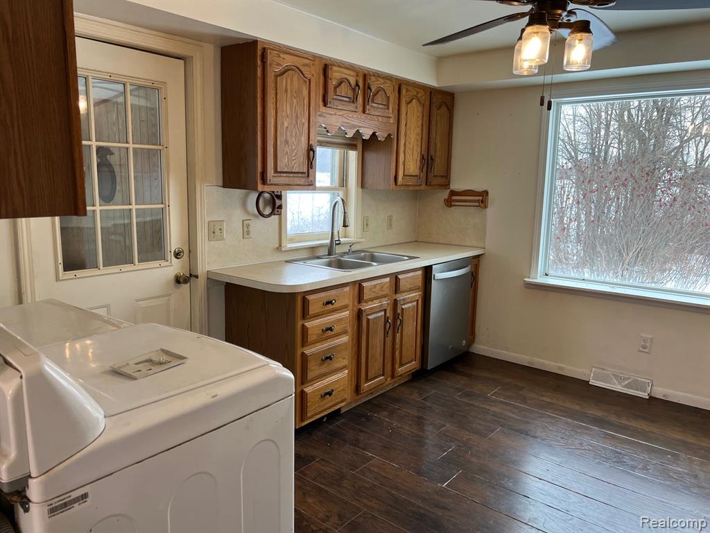 2581 Carpenter Road, Lapeer, MI 48446 — Photo 9