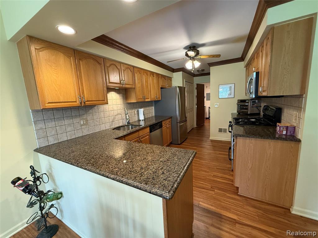 730 Country Club Dr Drive, 36, Saint Clair Shores, MI 48082 — Photo 17
