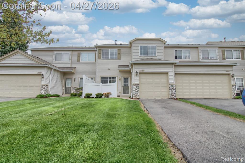 26793 Kirkway Circle, Trenton, MI 48183