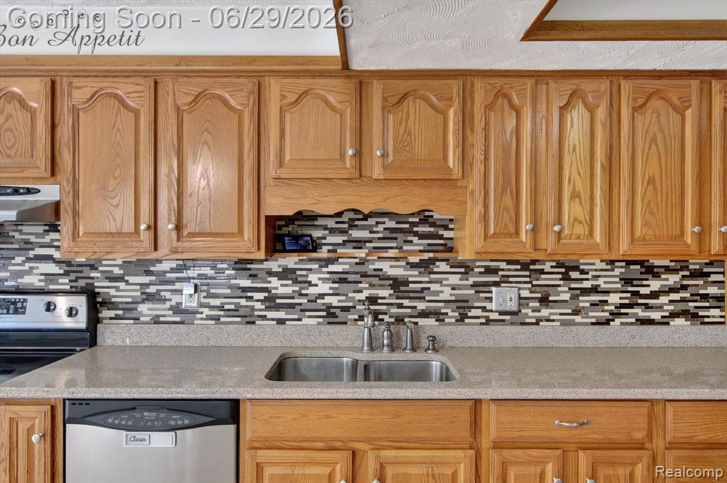 672 8th Street, Wyandotte, MI 48192 — Photo 13