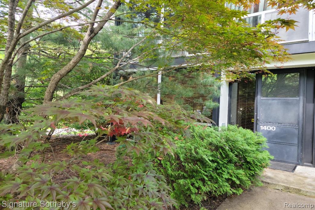 1400 Joliet Place